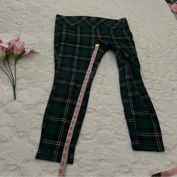 Torrid - Pixie Green & Black Plaid Slim Pants Leggings w/Pockets 1R (Flawed) - Picture 7 of 13